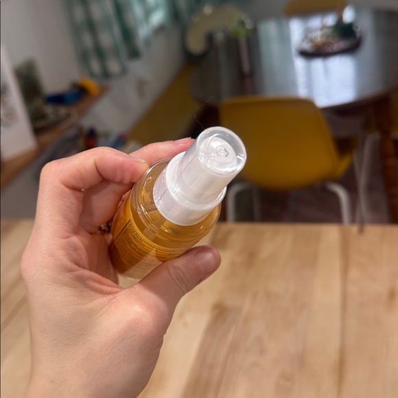 Sol de Janeiro Brazilian Touch Hand Sanitizer Spray  Bright Yellow 90ML - Picture 5 of 5